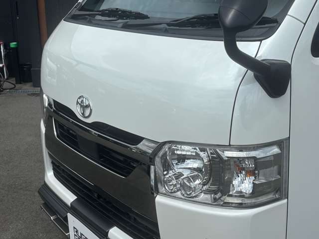 Toyota Hiace Van 6