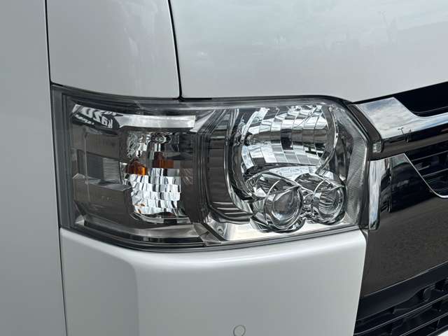 Toyota Hiace Van 8