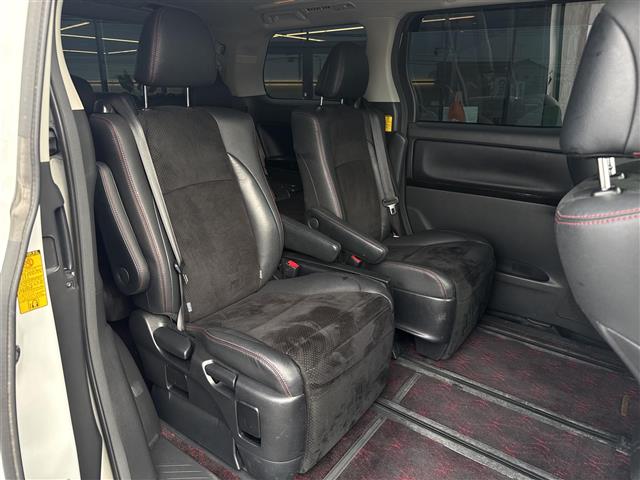 Toyota Vellfire 12