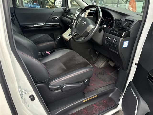Toyota Vellfire 9
