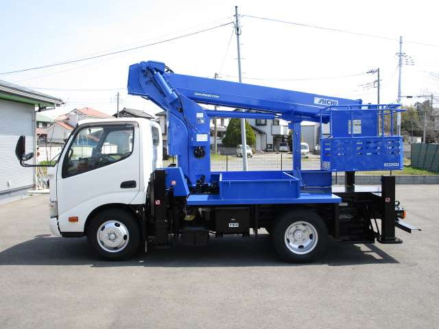 Hino Dutro 6