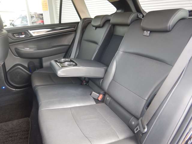 Subaru Legacy Outback 11