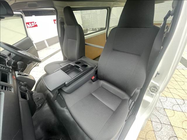 Toyota Hiace Van 12