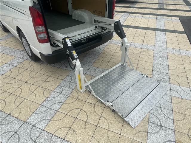 Toyota Hiace Van 3