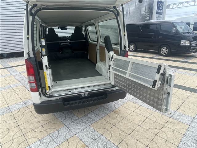 Toyota Hiace Van 6