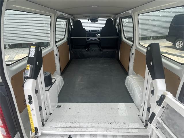 Toyota Hiace Van 7