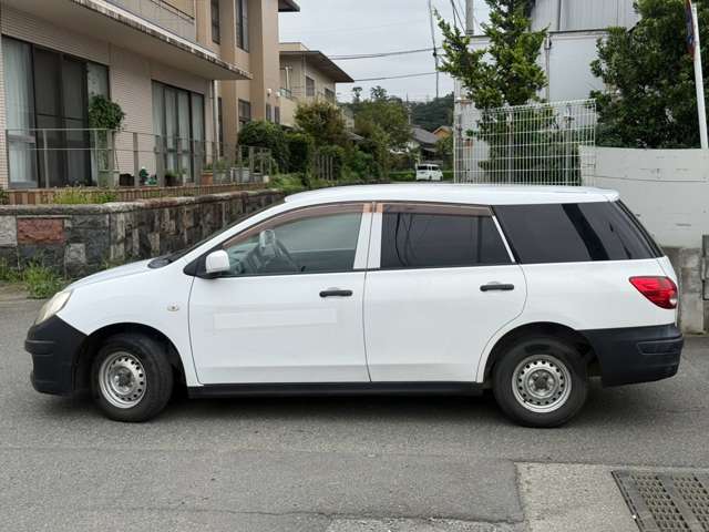 Nissan AD 5