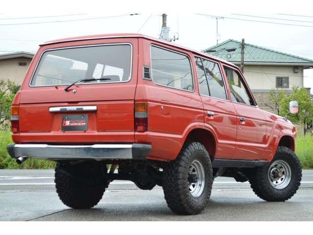 Toyota Land Cruiser 60 2