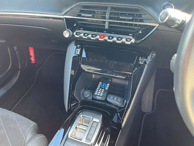 Peugeot SUV 2008 12