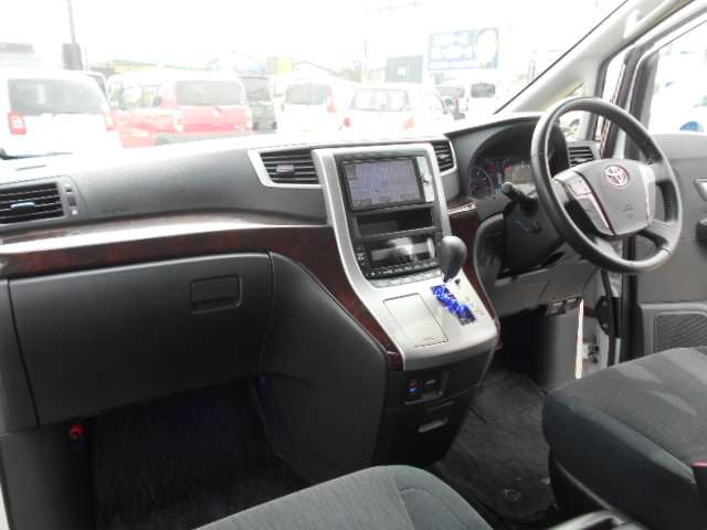 Toyota Vellfire 11