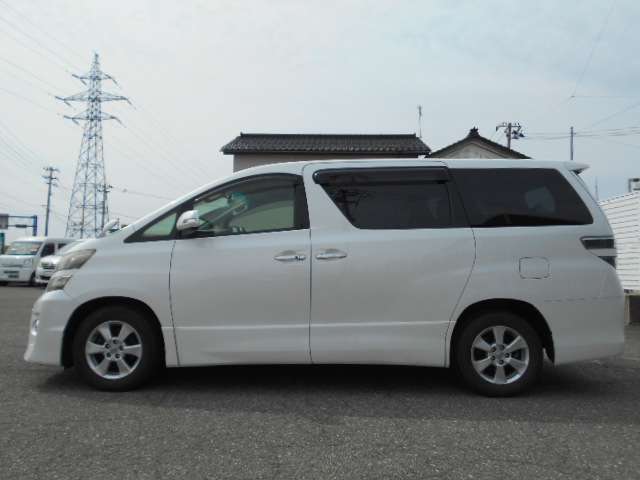 Toyota Vellfire 4
