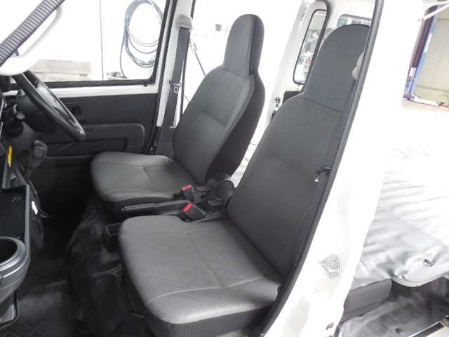 Daihatsu Hijet Cargo 11
