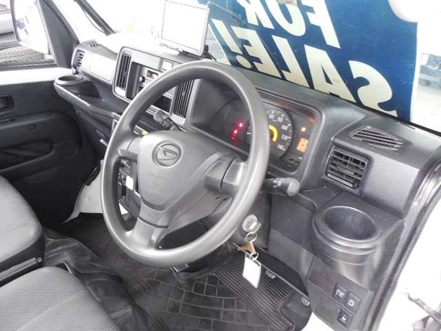 Daihatsu Hijet Cargo 12