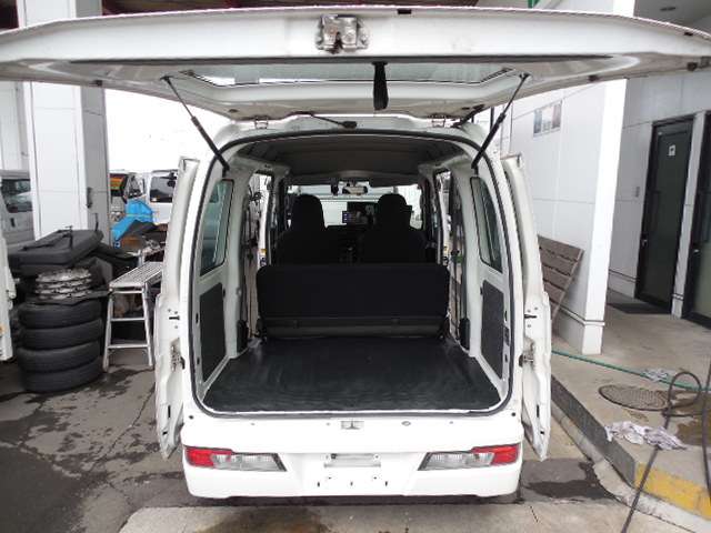 Daihatsu Hijet Cargo 6