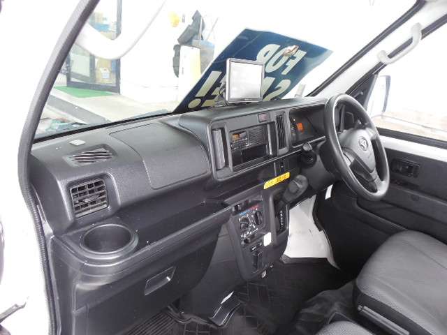 Daihatsu Hijet Cargo 10