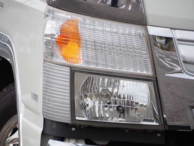 Mitsubishi Fuso Canter 8
