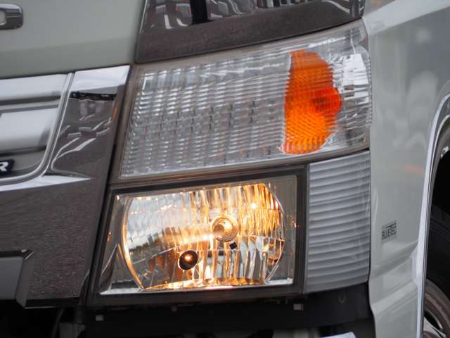 Mitsubishi Fuso Canter 9