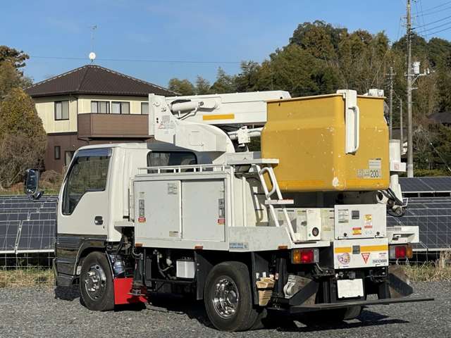 Isuzu Elf 2