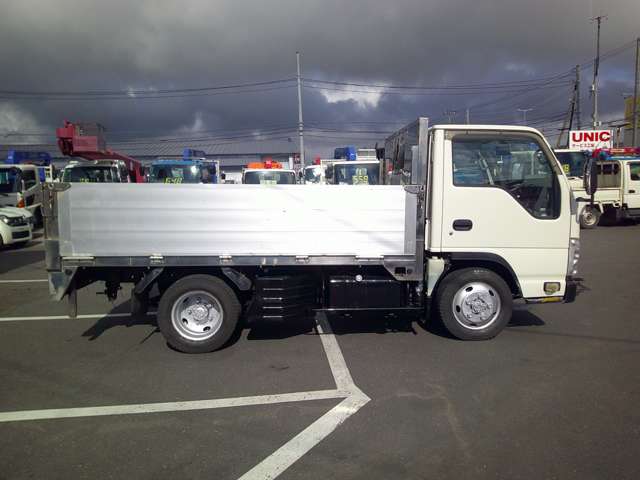 Isuzu Elf 8