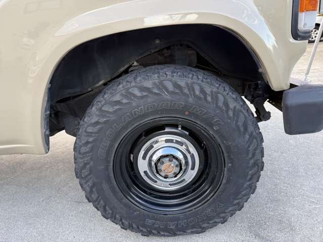 Toyota Land Cruiser 60 12