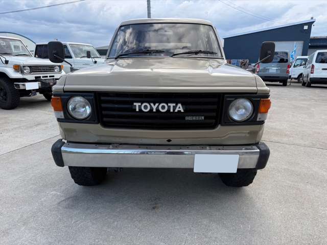Toyota Land Cruiser 60 2