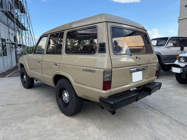 Toyota Land Cruiser 60 8