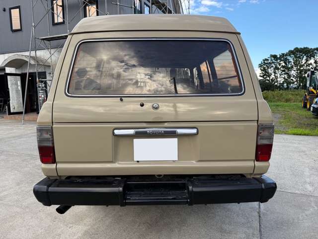 Toyota Land Cruiser 60 9