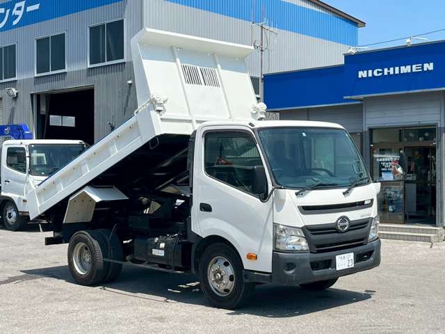 Hino Dutro 9