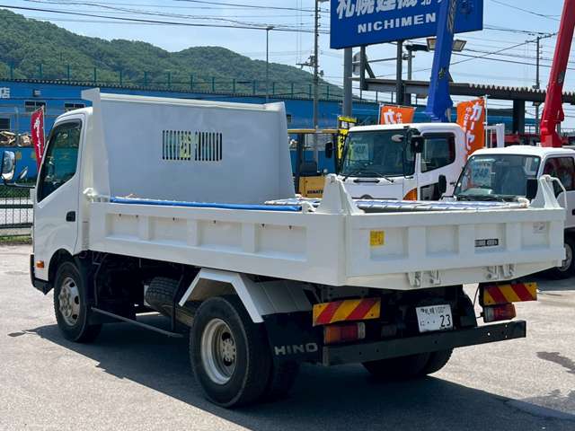 Hino Dutro 10