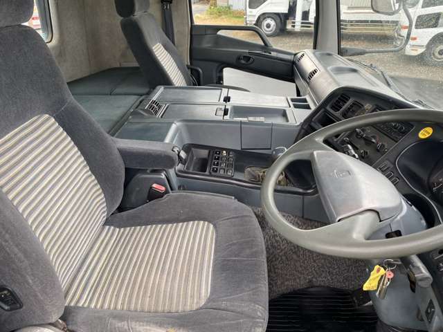 Mitsubishi Fuso Super Great 5