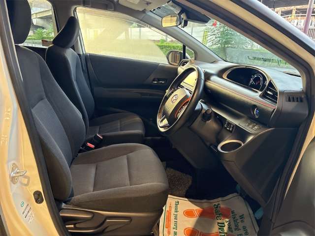Toyota Sienta 5