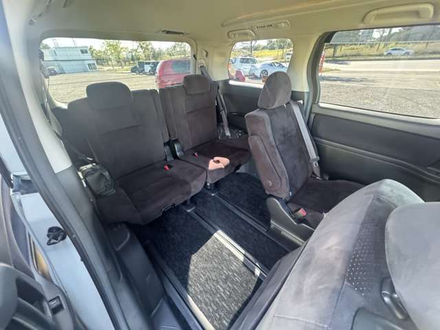 Toyota Vellfire 11