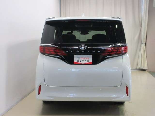Toyota Alphard 4