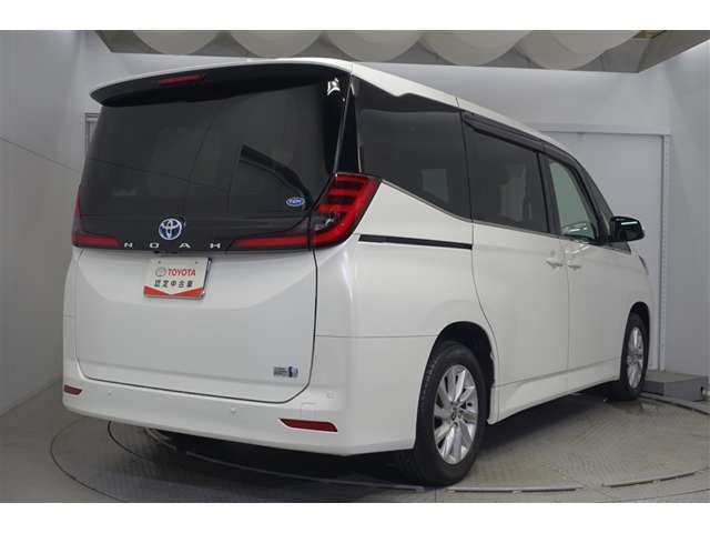 Toyota Noah 3