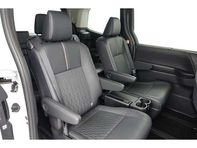 Toyota Noah 6