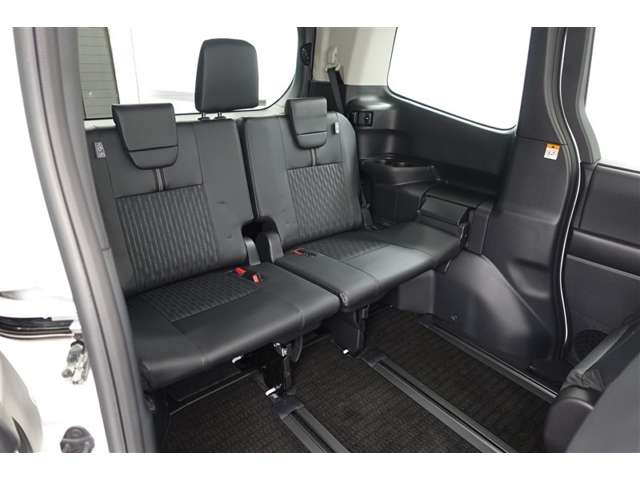 Toyota Noah 7