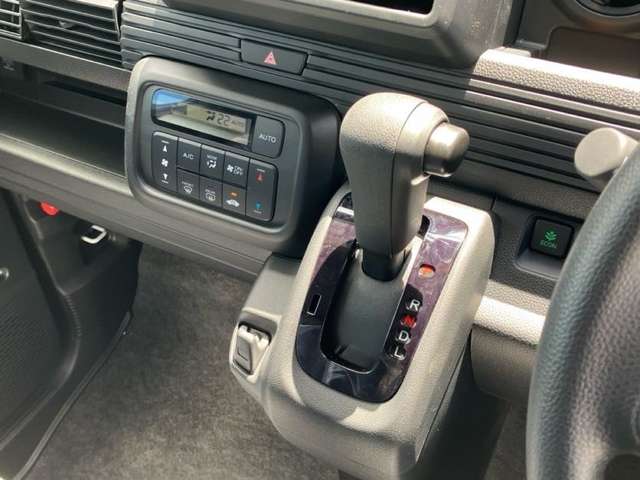 Honda N-VAN 8