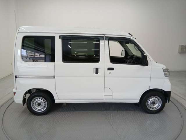 Daihatsu Hijet Cargo 4