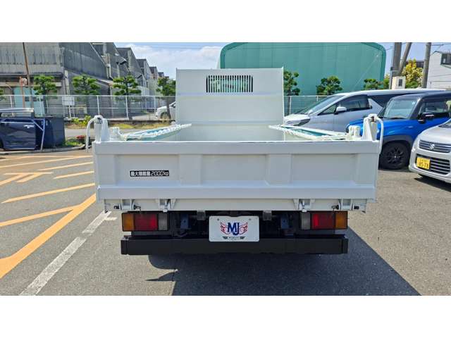 Isuzu Elf 7