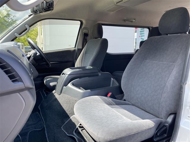 Toyota Hiace 11