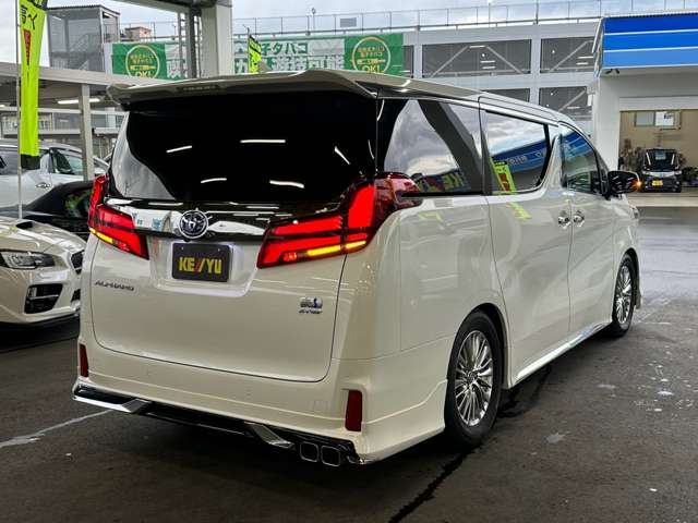 Toyota Alphard 3