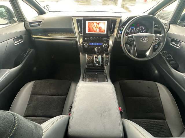 Toyota Alphard 4