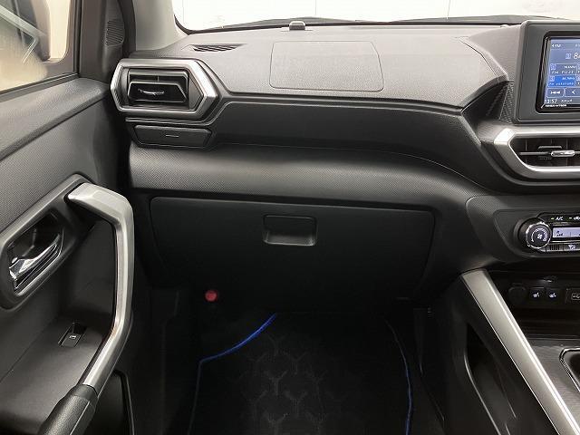 Daihatsu Rocky 12