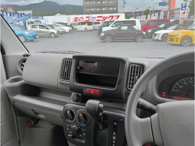 Mitsubishi Minicab Van 12