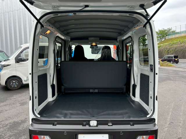 Daihatsu Hijet Cargo 7