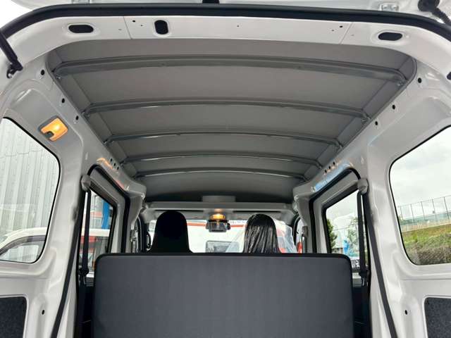 Daihatsu Hijet Cargo 8