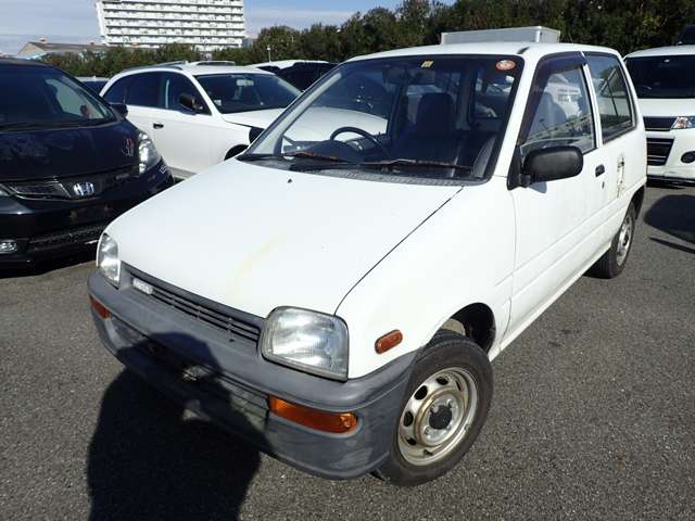 Daihatsu Mira 3