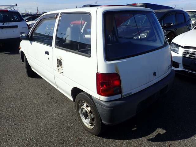 Daihatsu Mira 4