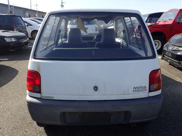 Daihatsu Mira 5