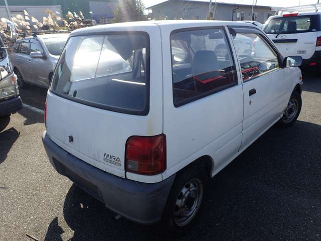 Daihatsu Mira 6